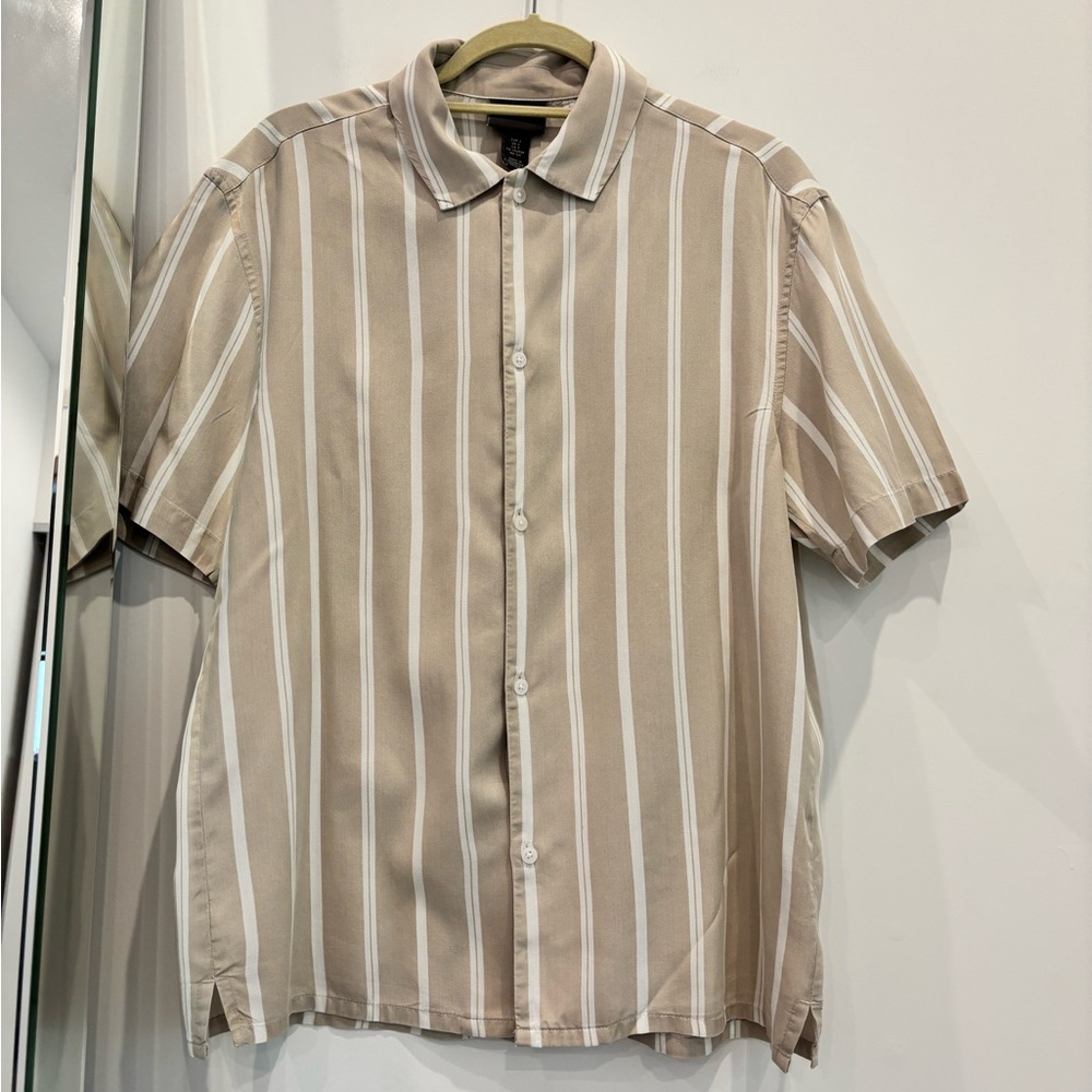 H&M Men’s Button Down T-Shirt